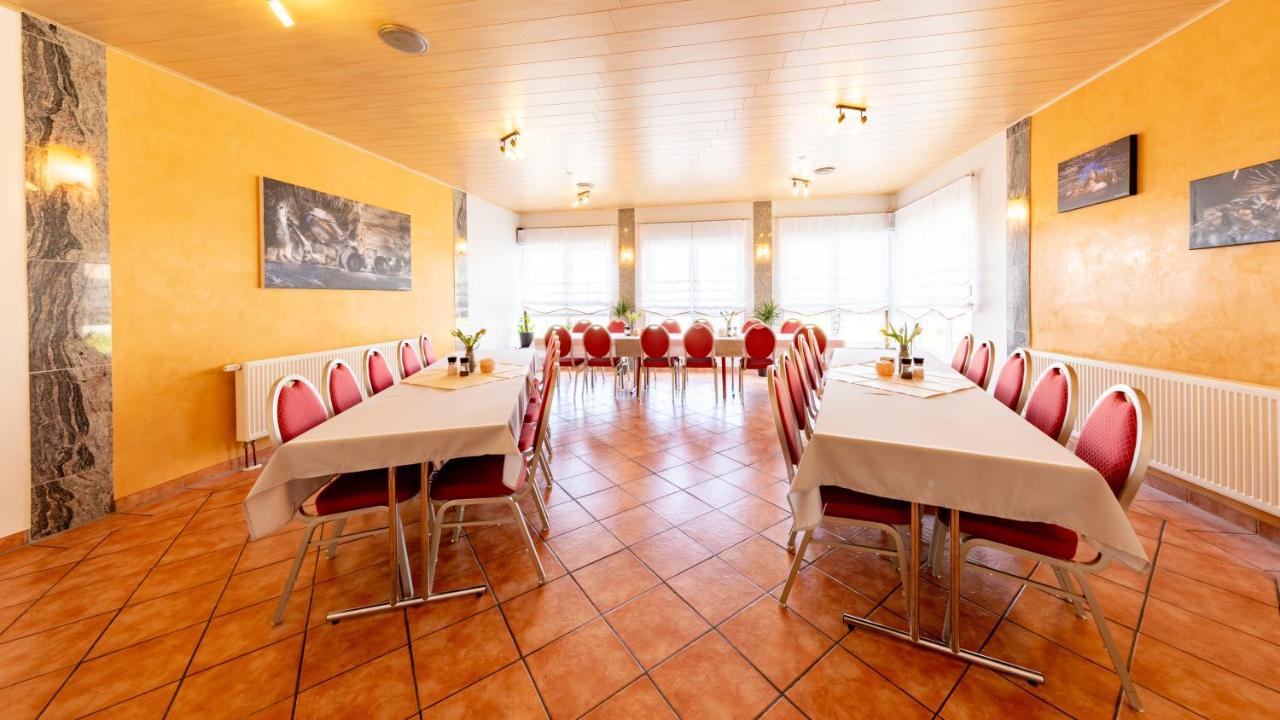 Pension & Gaststaette Zur Salzgrube Зондерсгаузен Екстер'єр фото